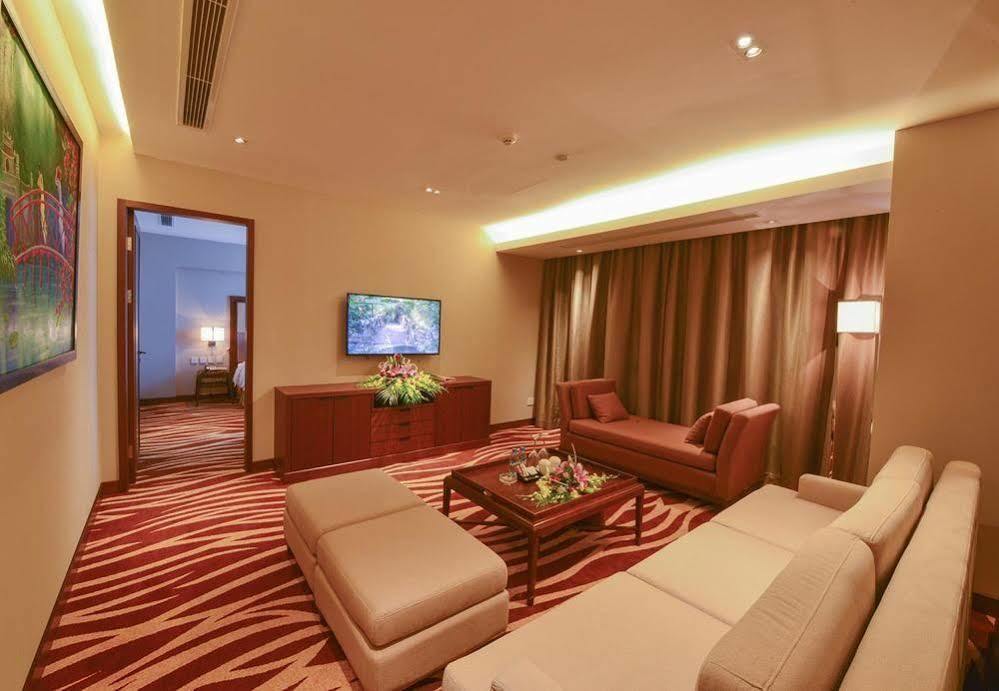 Aristo International Hotel Лао Кай Екстериор снимка